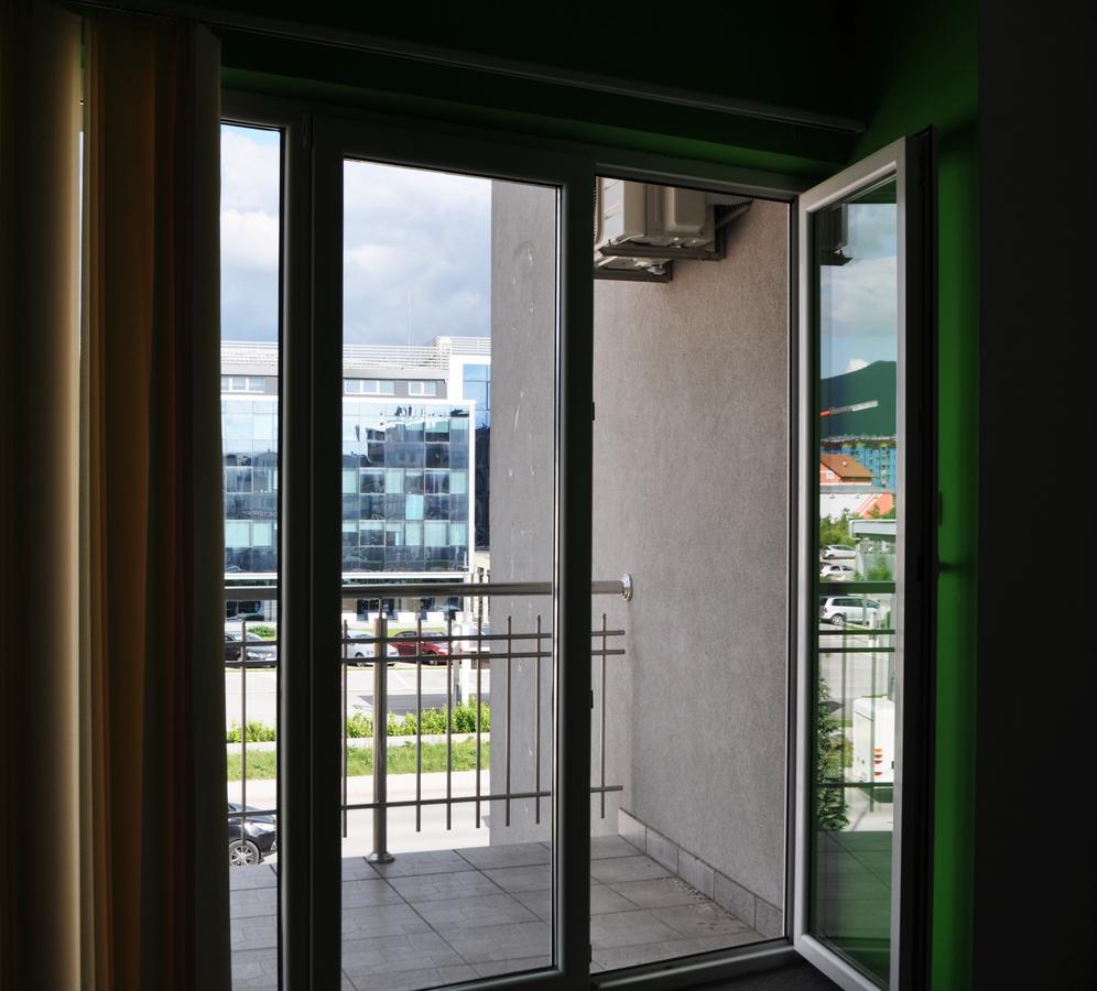 Hotel Victoria Lukavica Eksteriør bilde